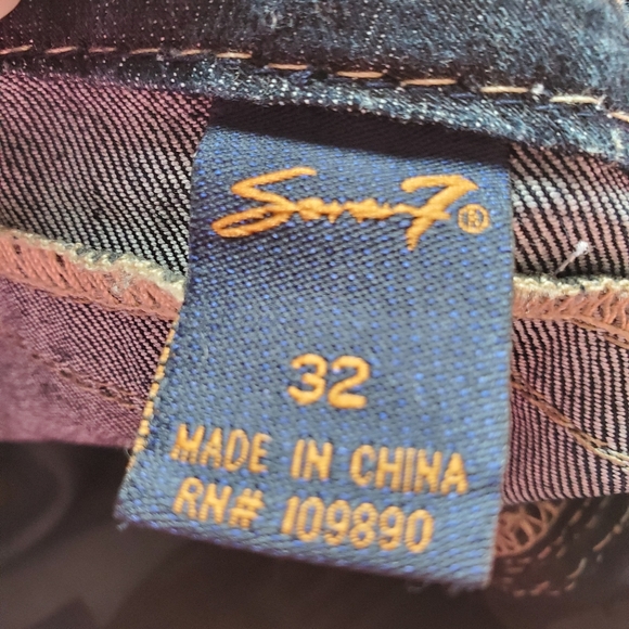 Seven boot cut Jeans, with jeweled buttons - Picture 3 of 3